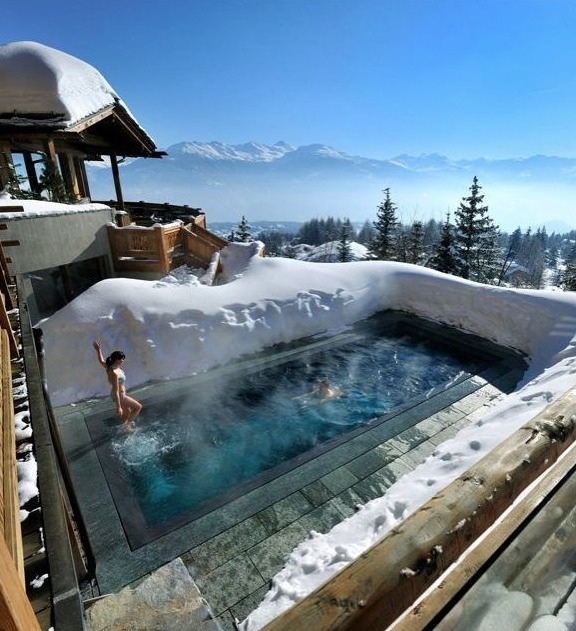 Piscine de l'hotel Le Crans à Le crans montana