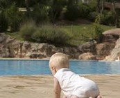Sécurité des enfants autour de la piscine