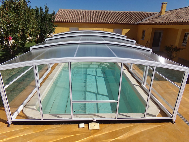 Abri de piscine haut télescopique modèle Athènes de Bel Abri